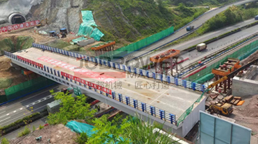 2024年四川达州金河大道高速钢箱梁顶推工程