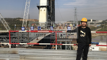 2020年江苏南京仙林大道独塔斜拉桥顶推